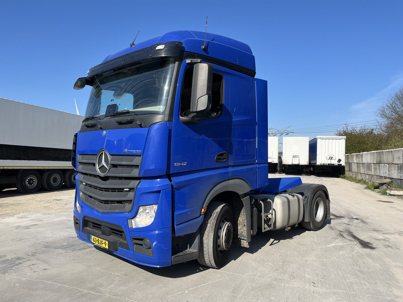 Nyergesvontató Mercedes-Benz Actros 1842 Streamspace / 933 dkm / 2 Tanks / NL Truck: 17 kép.