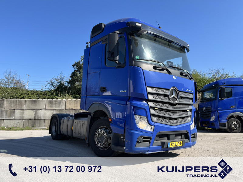 Mercedes-Benz Actros 1842 Streamspace / 937 dkm / 2 Tanks / NL Truck - Nyergesvontató: 1 kép. Mercedes-Benz Actros 1842 Streamspace / 937 dkm / 2 Tanks / NL Truck - Nyergesvontató: 1 kép.