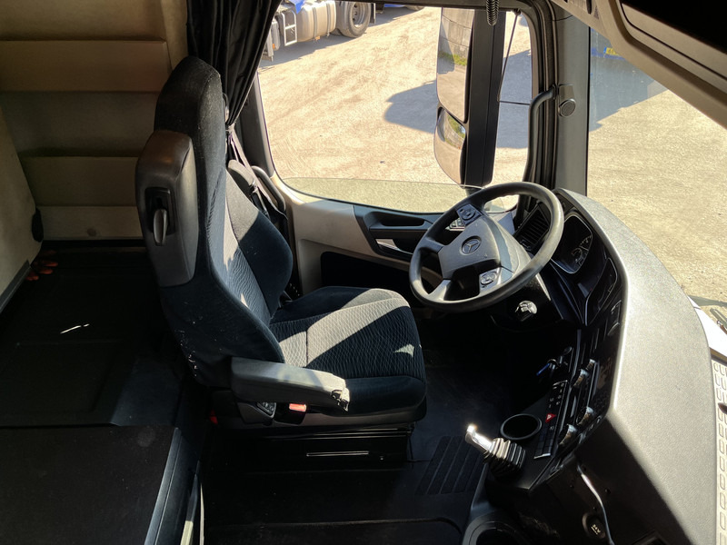 Mercedes-Benz Actros 1842 Streamspace / 937 dkm / 2 Tanks / NL Truck - Nyergesvontató: 3 kép. Mercedes-Benz Actros 1842 Streamspace / 937 dkm / 2 Tanks / NL Truck - Nyergesvontató: 3 kép.