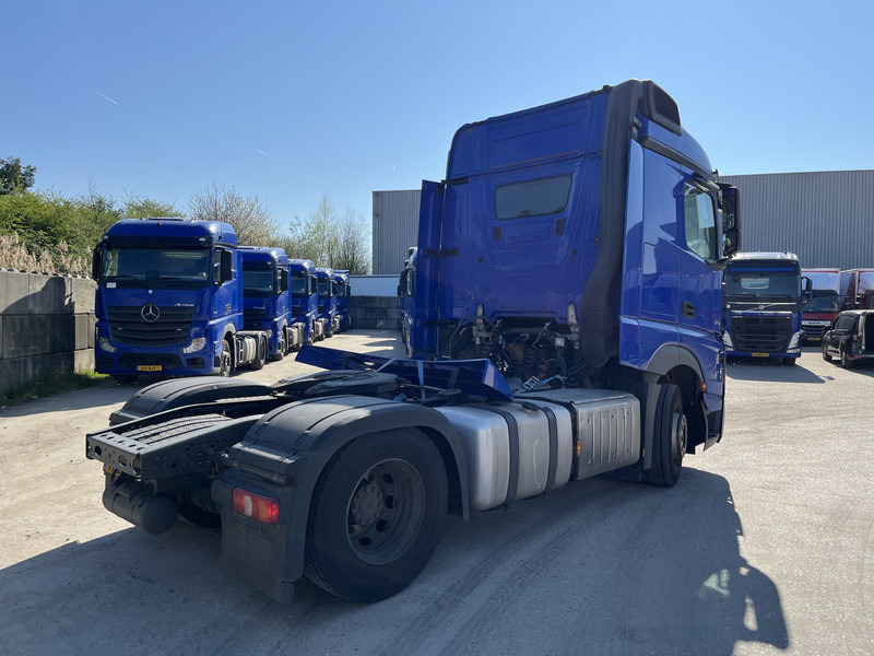 Mercedes-Benz Actros 1842 Streamspace / 945 dkm / 2 Tanks / NL Truck - Nyergesvontató: 2 kép. Mercedes-Benz Actros 1842 Streamspace / 945 dkm / 2 Tanks / NL Truck - Nyergesvontató: 2 kép.
