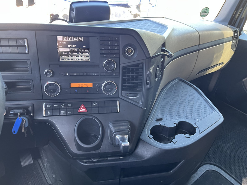 Mercedes-Benz Actros 1842 Streamspace / 945 dkm / 2 Tanks / NL Truck - Nyergesvontató: 5 kép. Mercedes-Benz Actros 1842 Streamspace / 945 dkm / 2 Tanks / NL Truck - Nyergesvontató: 5 kép.