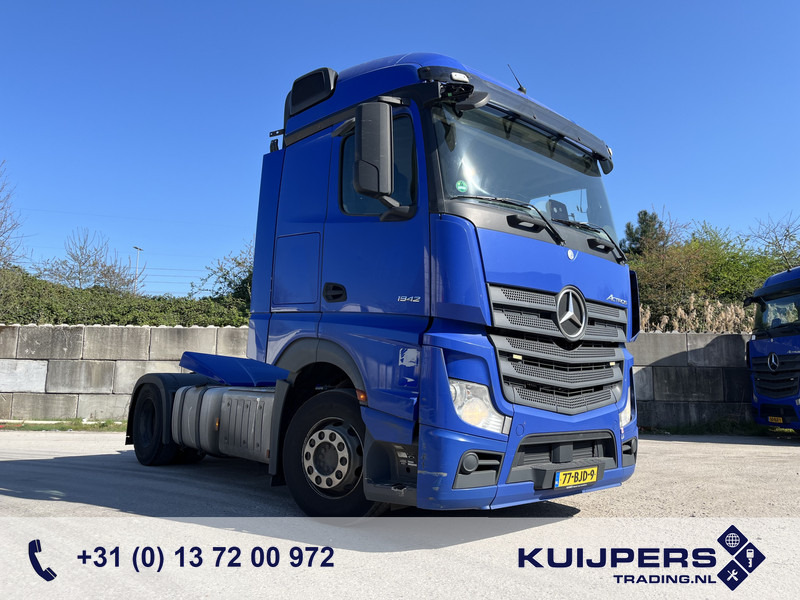 Mercedes-Benz Actros 1842 Streamspace / 945 dkm / 2 Tanks / NL Truck - Nyergesvontató: 1 kép. Mercedes-Benz Actros 1842 Streamspace / 945 dkm / 2 Tanks / NL Truck - Nyergesvontató: 1 kép.