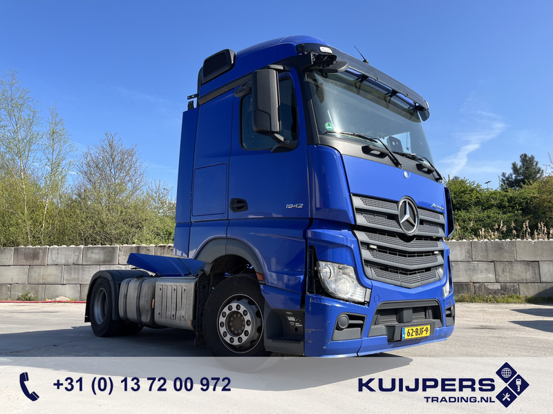 Mercedes-Benz Actros 1842 Streamspace / 945 dkm / 2 Tanks / NL Truck - Nyergesvontató: 1 kép. Mercedes-Benz Actros 1842 Streamspace / 945 dkm / 2 Tanks / NL Truck - Nyergesvontató: 1 kép.