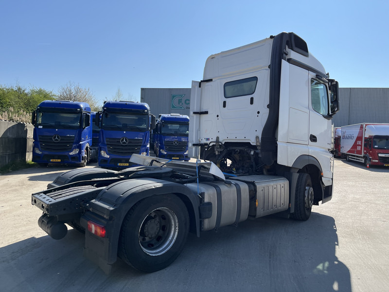Mercedes-Benz Actros 1842 Streamspace / Stand Klima / 2 Tanks / NL Truck - Nyergesvontató: 2 kép. Mercedes-Benz Actros 1842 Streamspace / Stand Klima / 2 Tanks / NL Truck - Nyergesvontató: 2 kép.