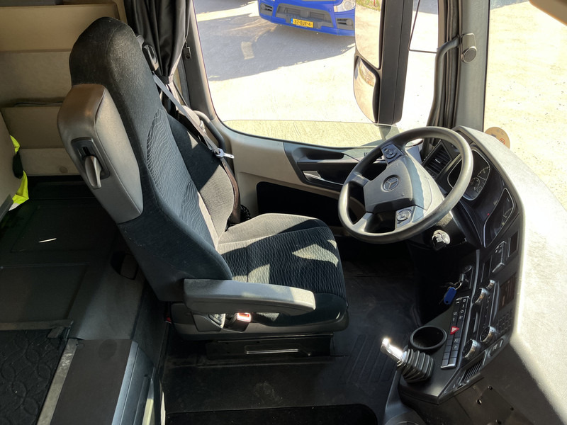 Mercedes-Benz Actros 1842 Streamspace / Stand Klima / 2 Tanks / NL Truck - Nyergesvontató: 3 kép. Mercedes-Benz Actros 1842 Streamspace / Stand Klima / 2 Tanks / NL Truck - Nyergesvontató: 3 kép.
