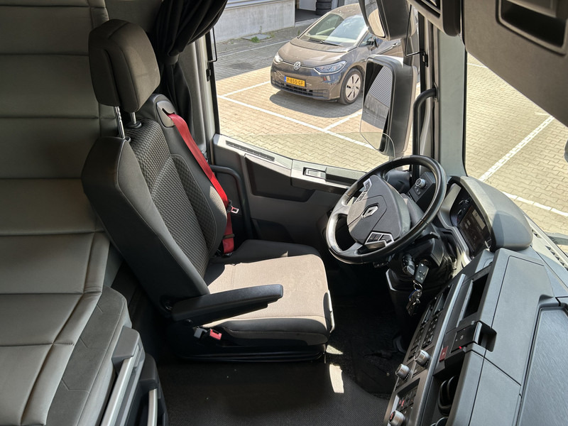Renault T 460 Euro 6 D / 373 dkm / Smart Tacho / 2 Tanks / APK TUV 01-26 - Nyergesvontató: 3 kép. Renault T 460 Euro 6 D / 373 dkm / Smart Tacho / 2 Tanks / APK TUV 01-26 - Nyergesvontató: 3 kép.