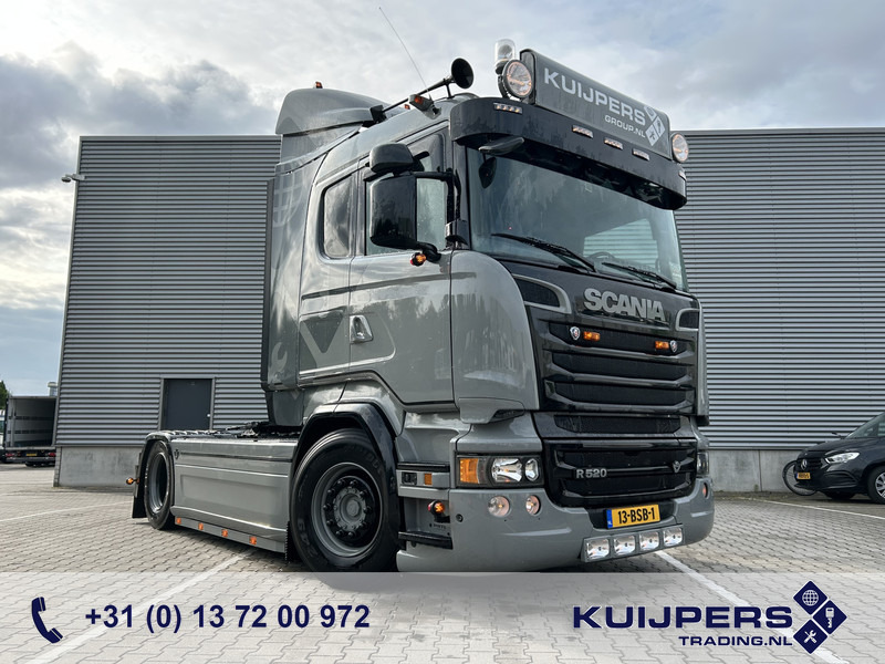 Scania R520 V8 / Showtruck / Buffl Special Interior / Vol Lucht / Retarder - Nyergesvontató: 1 kép. Scania R520 V8 / Showtruck / Buffl Special Interior / Vol Lucht / Retarder - Nyergesvontató: 1 kép.