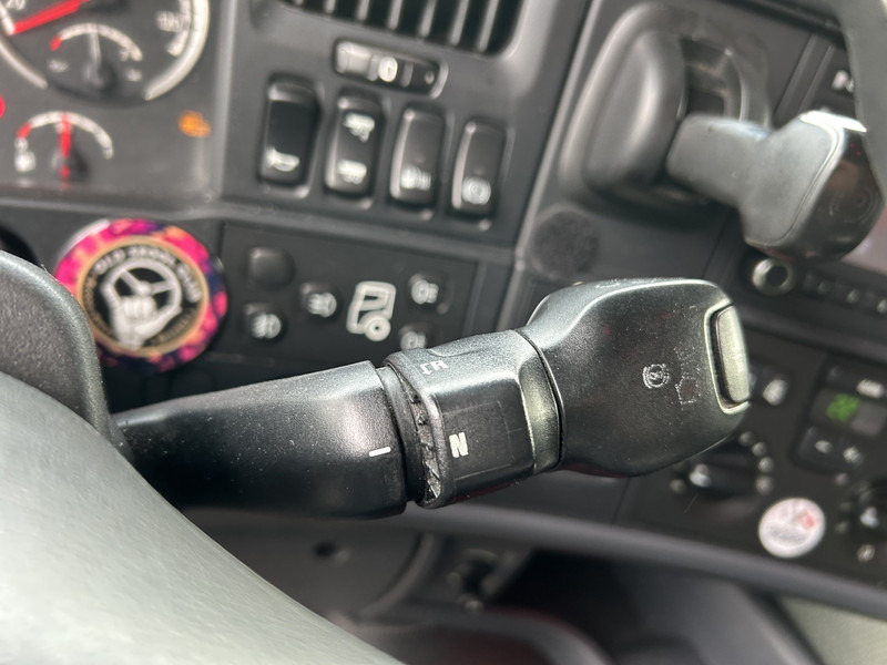 Scania R520 V8 / Showtruck / Buffl Special Interior / Vol Lucht / Retarder - Nyergesvontató: 5 kép. Scania R520 V8 / Showtruck / Buffl Special Interior / Vol Lucht / Retarder - Nyergesvontató: 5 kép.