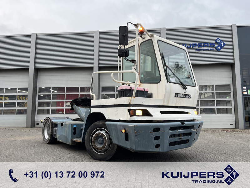 Terberg YT 182 / Cummins - Allison / 2007 / Terminal Tractor - Nyergesvontató: 1 kép. Terberg YT 182 / Cummins - Allison / 2007 / Terminal Tractor - Nyergesvontató: 1 kép.