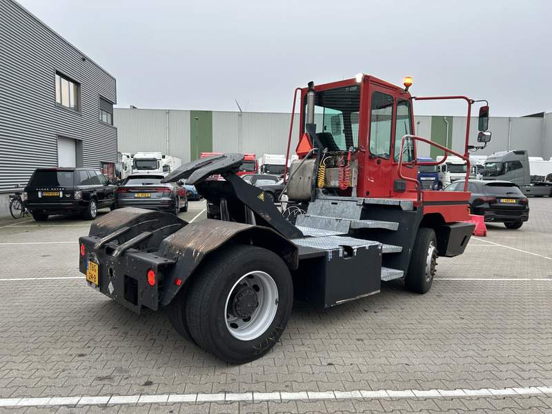 Terberg YT 182 / Cummins / Allison / 2012 / Terminal Tractor - Nyergesvontató: 2 kép. Terberg YT 182 / Cummins / Allison / 2012 / Terminal Tractor - Nyergesvontató: 2 kép.