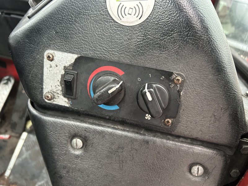 Terberg YT 182 Terminal Tractor / Airco / Allison - Nyergesvontató: 5 kép. Terberg YT 182 Terminal Tractor / Airco / Allison - Nyergesvontató: 5 kép.