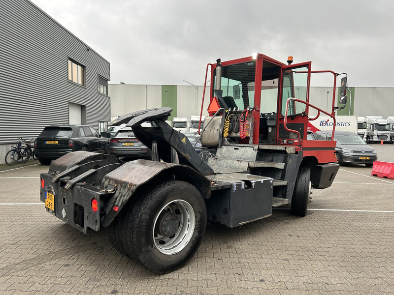 Terberg YT 182 Terminal Tractor / Airco / Allison - Nyergesvontató: 2 kép. Terberg YT 182 Terminal Tractor / Airco / Allison - Nyergesvontató: 2 kép.