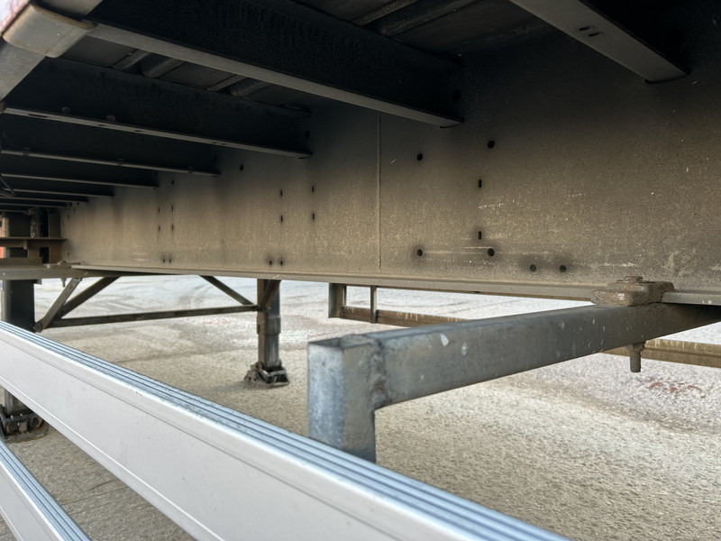 Ponyvás félpótkocsi Pacton T3-011 / Curtainside Trailer / SAF Drum / APK TUV 03-26: 12 kép. Ponyvás félpótkocsi Pacton T3-011 / Curtainside Trailer / SAF Drum / APK TUV 03-26: 12 kép.