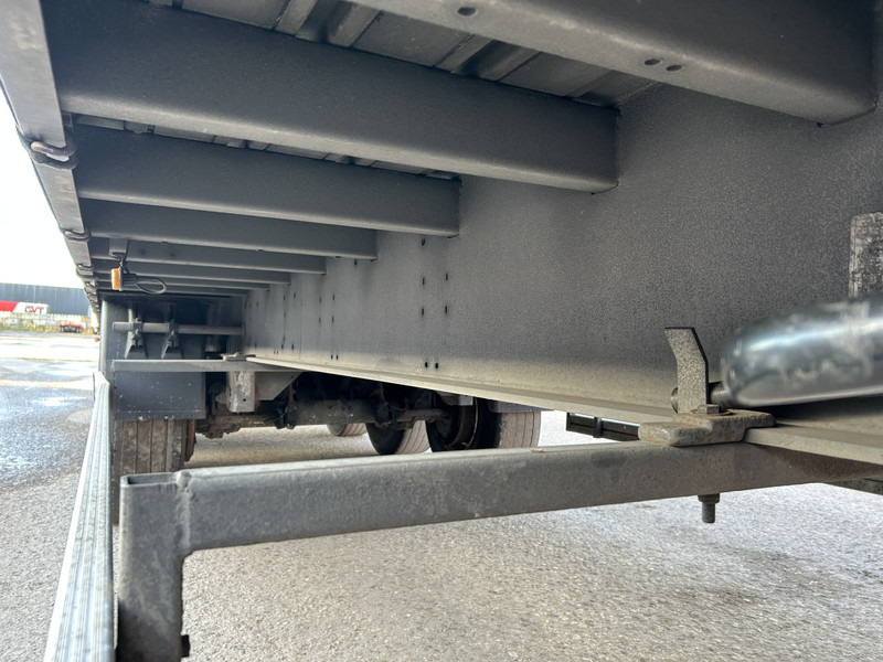 Ponyvás félpótkocsi Pacton T3-011 / Curtainside Trailer / SAF Drum / APK TUV 03-26: 13 kép. Ponyvás félpótkocsi Pacton T3-011 / Curtainside Trailer / SAF Drum / APK TUV 03-26: 13 kép.