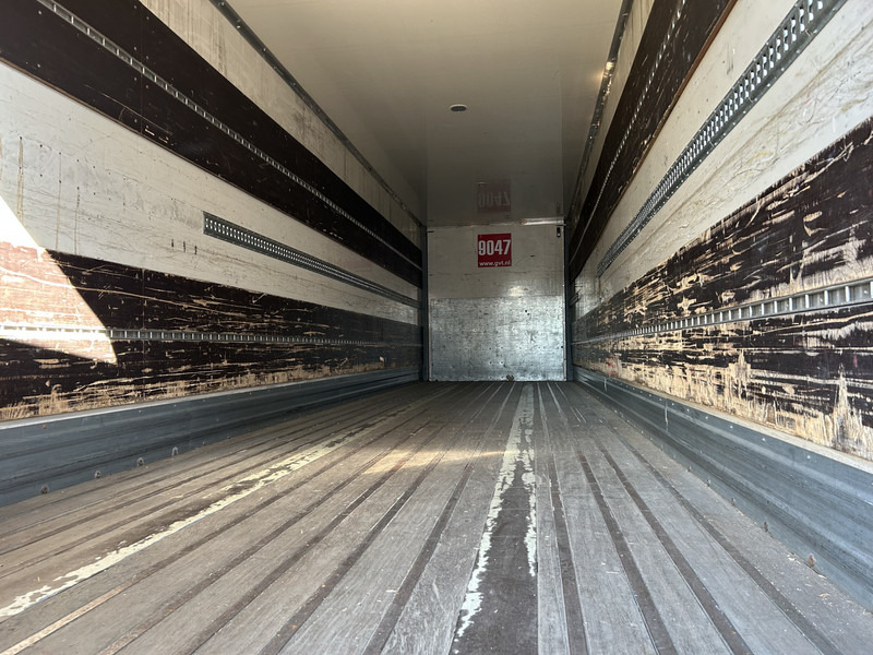 Renders ROC 12.10 City / Box / Loadlift 2000 kg / NL Trailer - Félpótkocsi dobozos: 3 kép. Renders ROC 12.10 City / Box / Loadlift 2000 kg / NL Trailer - Félpótkocsi dobozos: 3 kép.