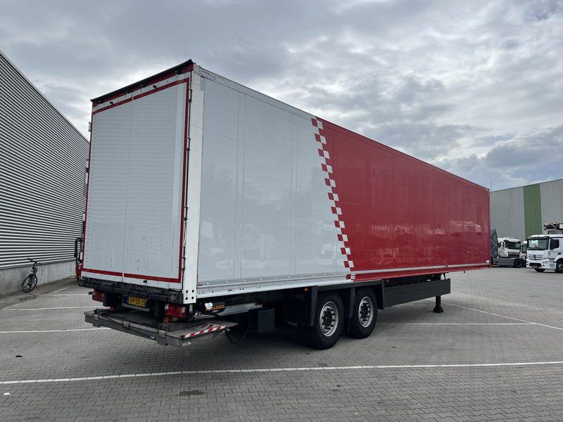 Schmitz Cargobull SCB S2 / Box Trailer / 2 axle / Loadlift / APK TUV 04-26 - Félpótkocsi dobozos: 2 kép. Schmitz Cargobull SCB S2 / Box Trailer / 2 axle / Loadlift / APK TUV 04-26 - Félpótkocsi dobozos: 2 kép.