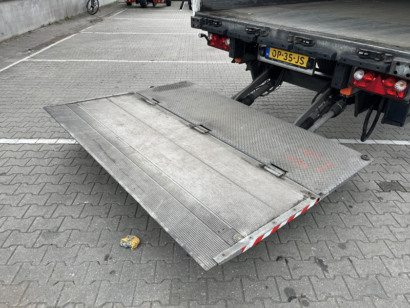 Schmitz Cargobull SCB S2 / Box Trailer / 2 axle / Loadlift / APK TUV 04-26 - Félpótkocsi dobozos: 5 kép. Schmitz Cargobull SCB S2 / Box Trailer / 2 axle / Loadlift / APK TUV 04-26 - Félpótkocsi dobozos: 5 kép.