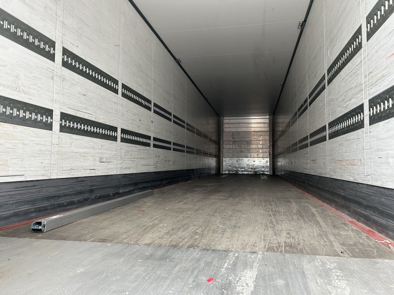 Schmitz Cargobull SCB S3B / Box Trailer / 2x Liftas / APK TUV 10-26 - Félpótkocsi dobozos: 3 kép. Schmitz Cargobull SCB S3B / Box Trailer / 2x Liftas / APK TUV 10-26 - Félpótkocsi dobozos: 3 kép.