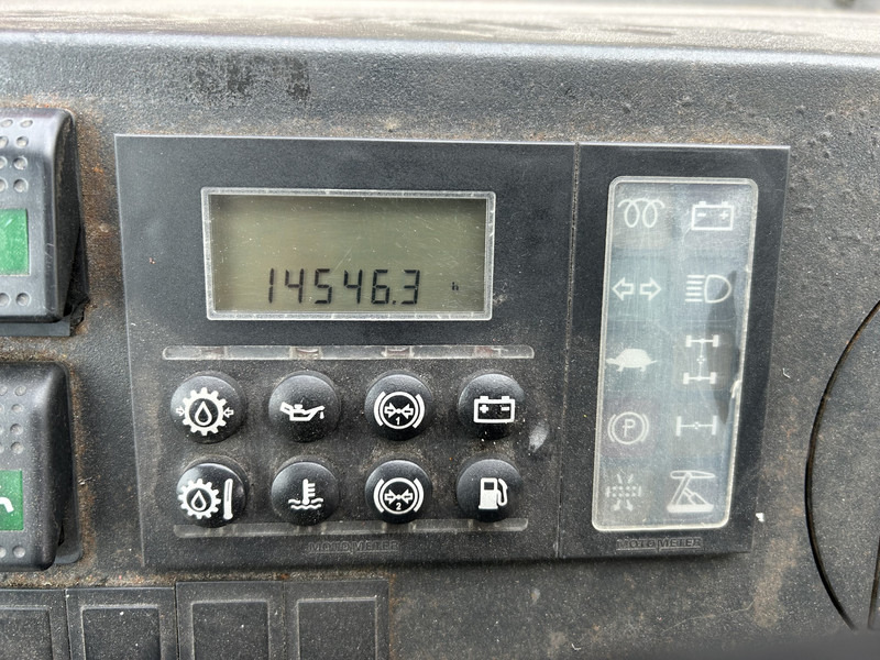 Terberg YT 180 / BDF Umsetzer / Wechselhubwagen / Terminal Truck / Mercedes Motor - Cserefelépítményes teherautó: 4 kép. Terberg YT 180 / BDF Umsetzer / Wechselhubwagen / Terminal Truck / Mercedes Motor - Cserefelépítményes teherautó: 4 kép.