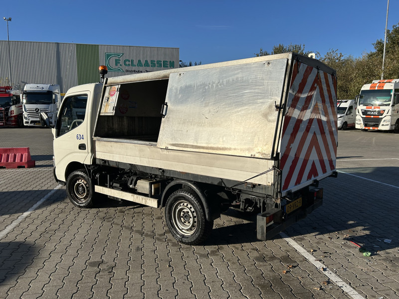 Billenőplatós kisteherautó Toyota Dyna 100 3.0 D-4D / Kipper - Tipper / Blad - Bald / APK TUV 07-26: 19 kép. Billenőplatós kisteherautó Toyota Dyna 100 3.0 D-4D / Kipper - Tipper / Blad - Bald / APK TUV 07-26: 19 kép.