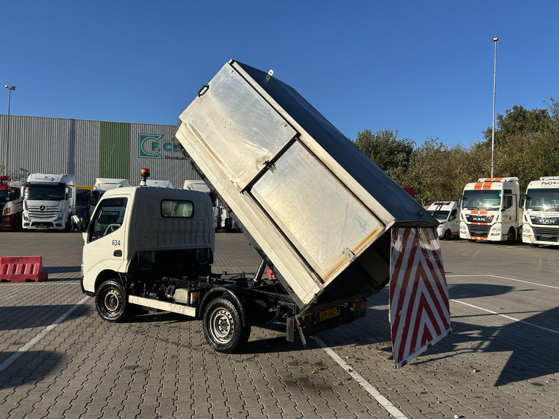 Billenőplatós kisteherautó Toyota Dyna 100 3.0 D-4D / Kipper - Tipper / Blad - Bald / APK TUV 07-26: 18 kép. Billenőplatós kisteherautó Toyota Dyna 100 3.0 D-4D / Kipper - Tipper / Blad - Bald / APK TUV 07-26: 18 kép.