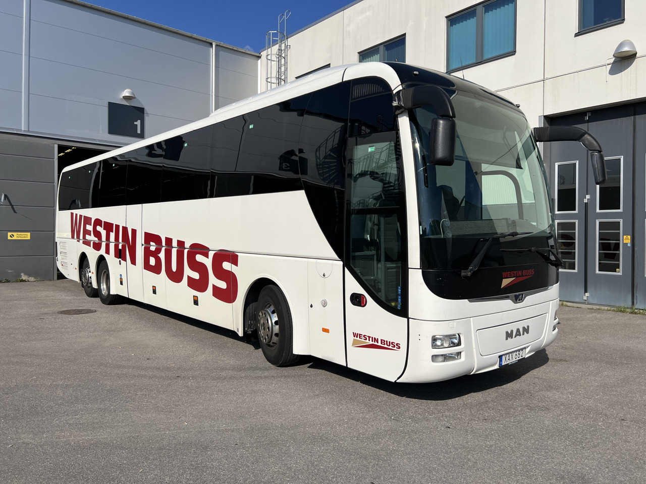 MAN Lions Coach L R08 Euro 6c - Távolsági busz: 1 kép. MAN Lions Coach L R08 Euro 6c - Távolsági busz: 1 kép.