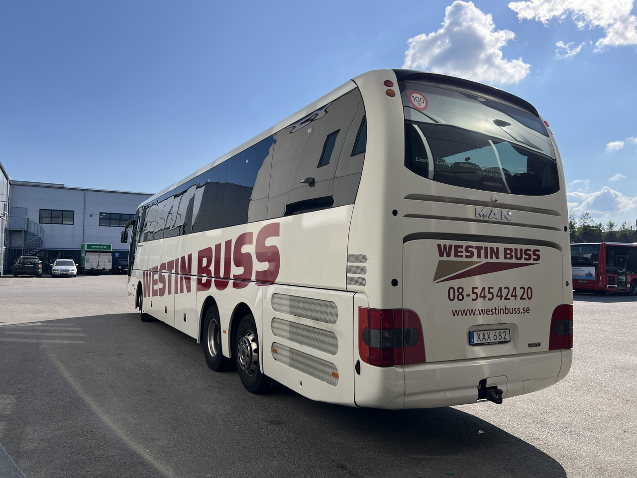 MAN Lions Coach L R08 Euro 6c - Távolsági busz: 3 kép. MAN Lions Coach L R08 Euro 6c - Távolsági busz: 3 kép.