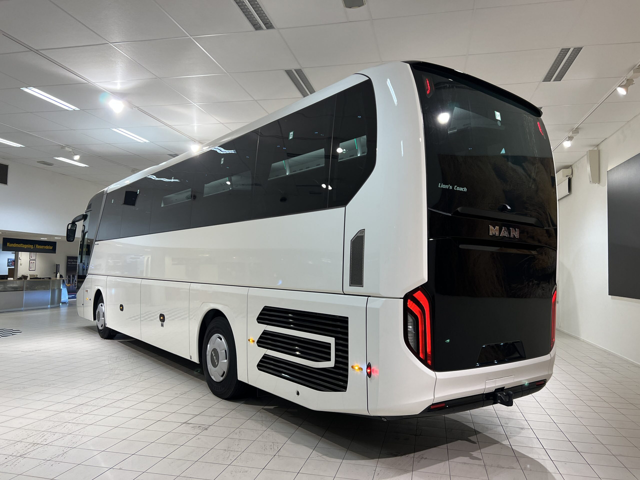 MAN Lions Coach R07 Euro 6E - Távolsági busz: 5 kép. MAN Lions Coach R07 Euro 6E - Távolsági busz: 5 kép.