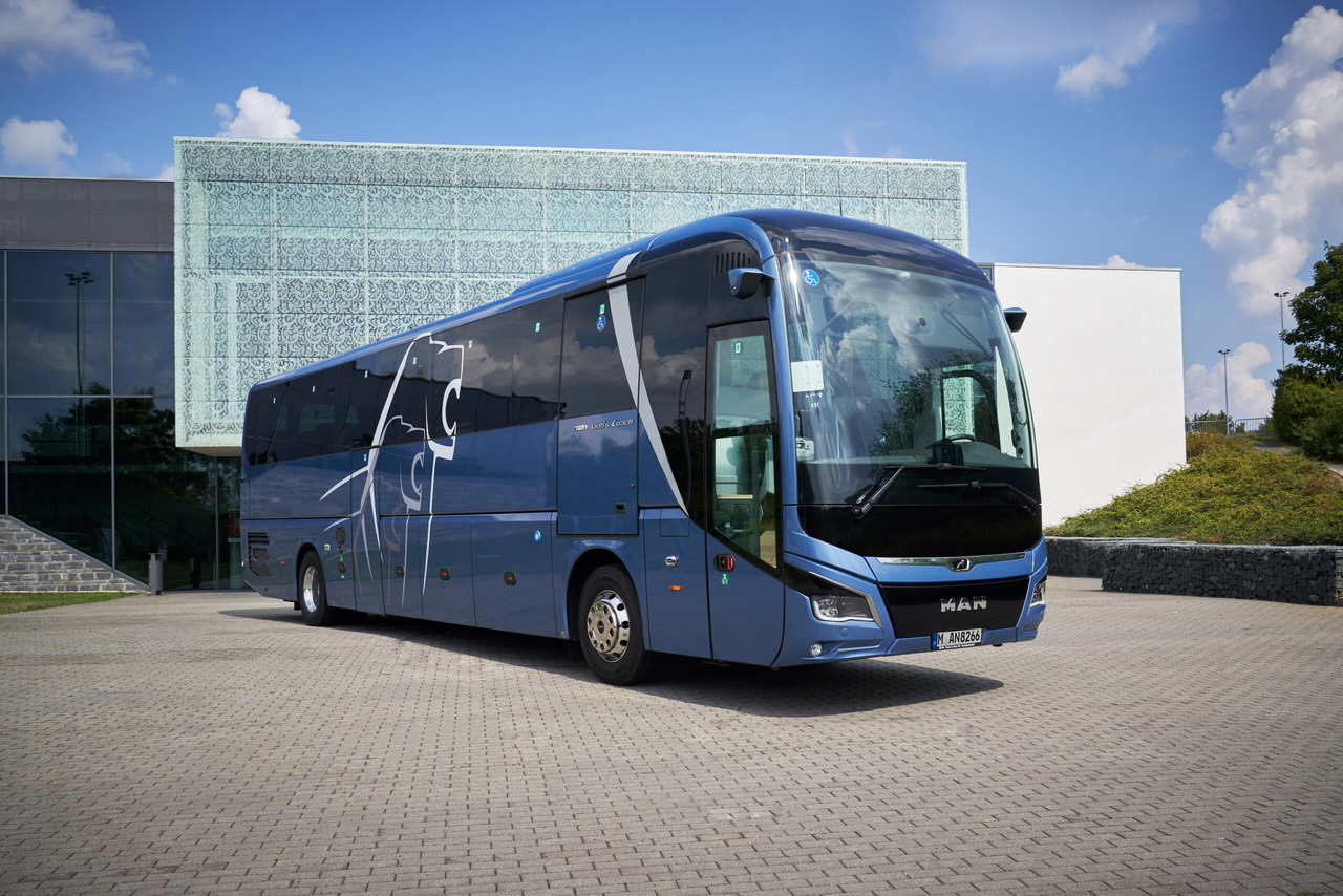 MAN Lions Coach R07 Euro 6E - Távolsági busz: 2 kép. MAN Lions Coach R07 Euro 6E - Távolsági busz: 2 kép.