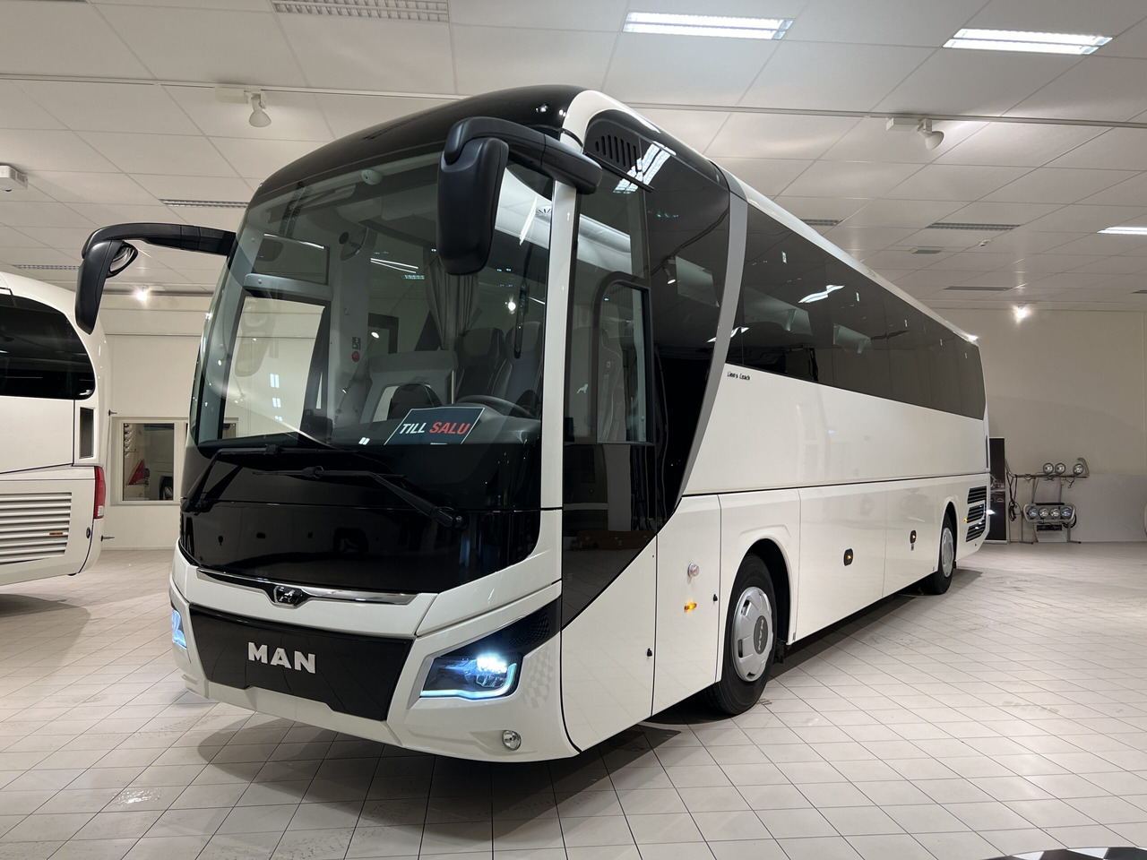 MAN Lions Coach R07 Euro 6E - Távolsági busz: 3 kép. MAN Lions Coach R07 Euro 6E - Távolsági busz: 3 kép.