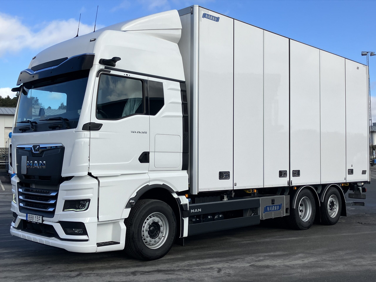 MAN TGX 26.520 6×2-4 fjärrbil Närko - Dobozos felépítményű teherautó: 1 kép. MAN TGX 26.520 6×2-4 fjärrbil Närko - Dobozos felépítményű teherautó: 1 kép.