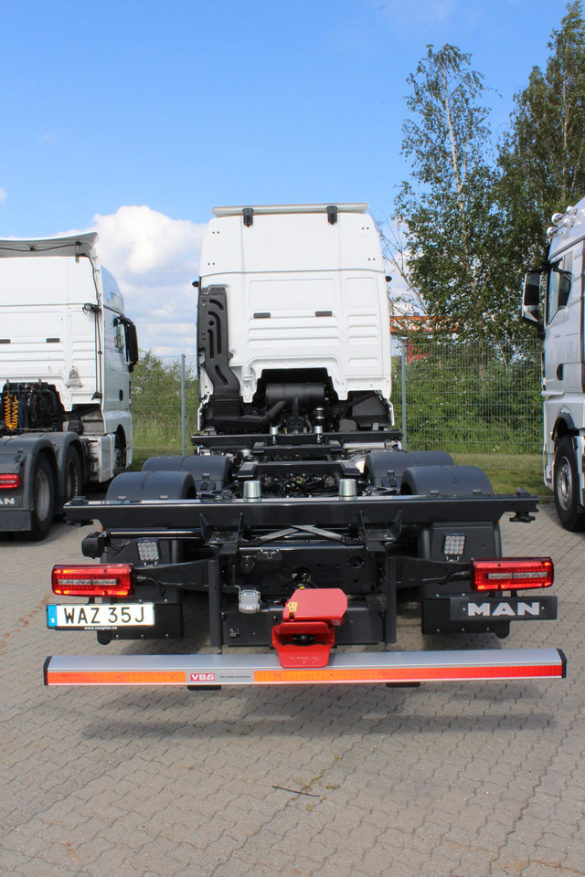 Växelflak MAN TGX 26.520 6X2-4 LL - Cserefelépítményes teherautó: 2 kép. Växelflak MAN TGX 26.520 6X2-4 LL - Cserefelépítményes teherautó: 2 kép.