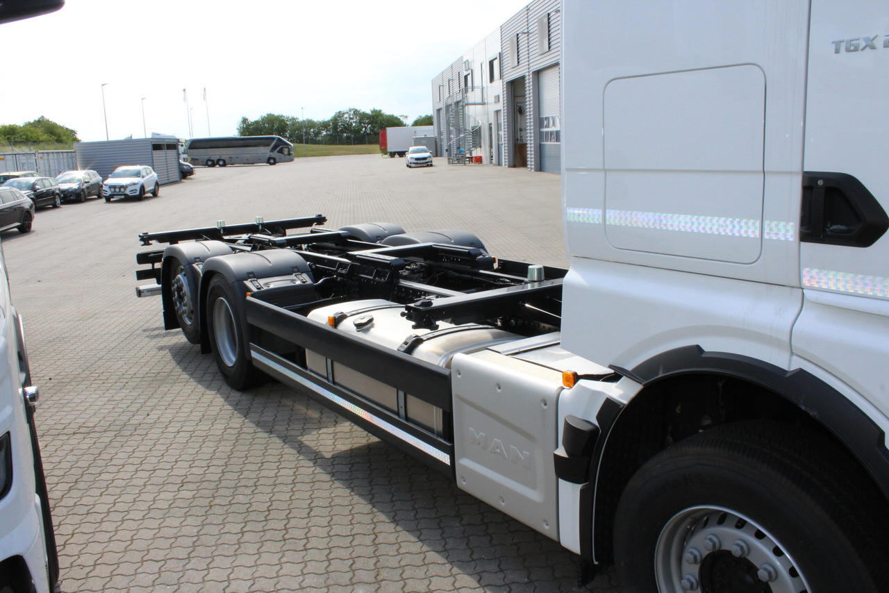 Växelflak MAN TGX 26.520 6X2-4 LL - Cserefelépítményes teherautó: 3 kép. Växelflak MAN TGX 26.520 6X2-4 LL - Cserefelépítményes teherautó: 3 kép.