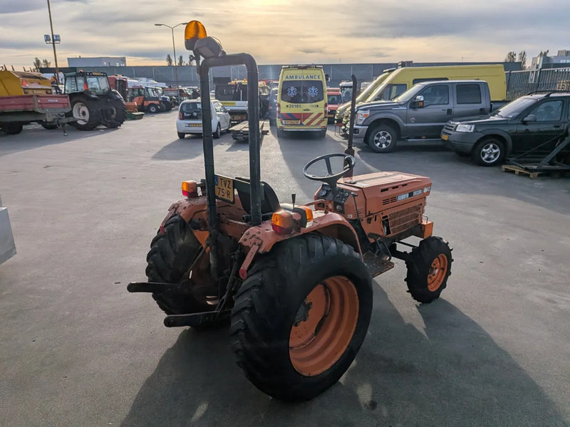 Kubota B8200 D8200 - Traktor: 5 kép. Kubota B8200 D8200 - Traktor: 5 kép.