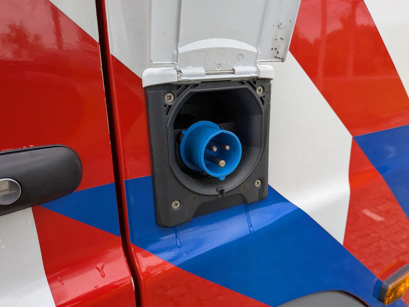 Mercedes-Benz NG 1626 V8 - Tűzoltóautó: 5 kép. Mercedes-Benz NG 1626 V8 - Tűzoltóautó: 5 kép.