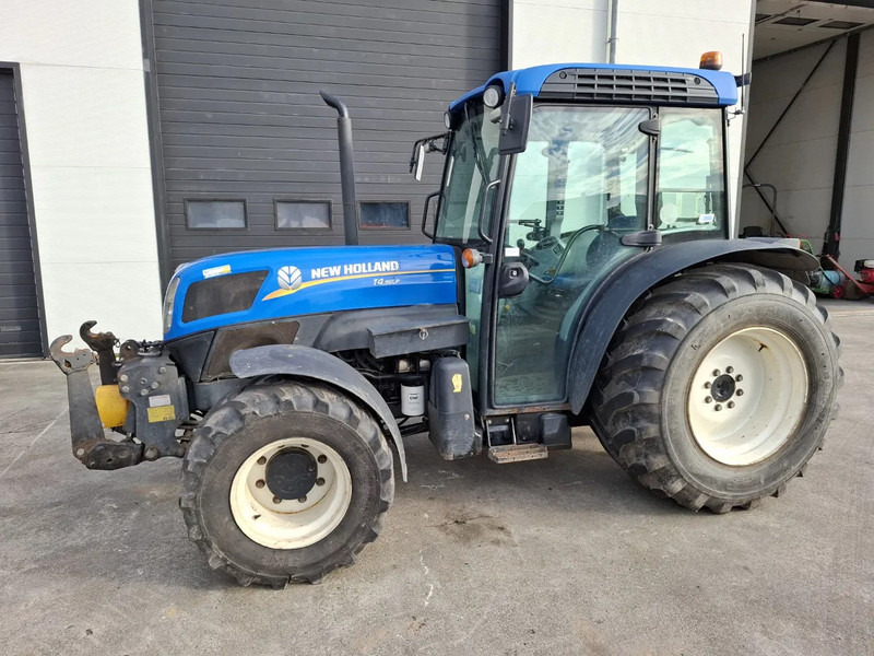 New Holland T4.95 T4.95LP - Traktor: 1 kép. New Holland T4.95 T4.95LP - Traktor: 1 kép.