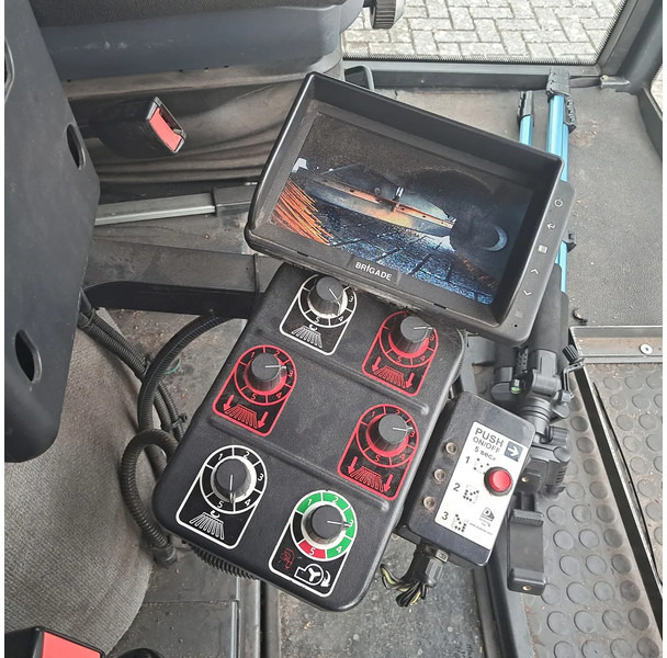 Schmidt CLEANGO 500 CLEANGO 500 - Utcaseprő gép: 4 kép. Schmidt CLEANGO 500 CLEANGO 500 - Utcaseprő gép: 4 kép.