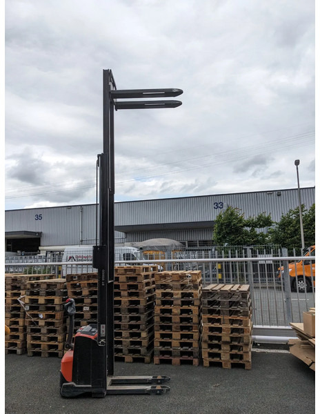 Emelőtargoncá Toyota SWE120: 1 kép.