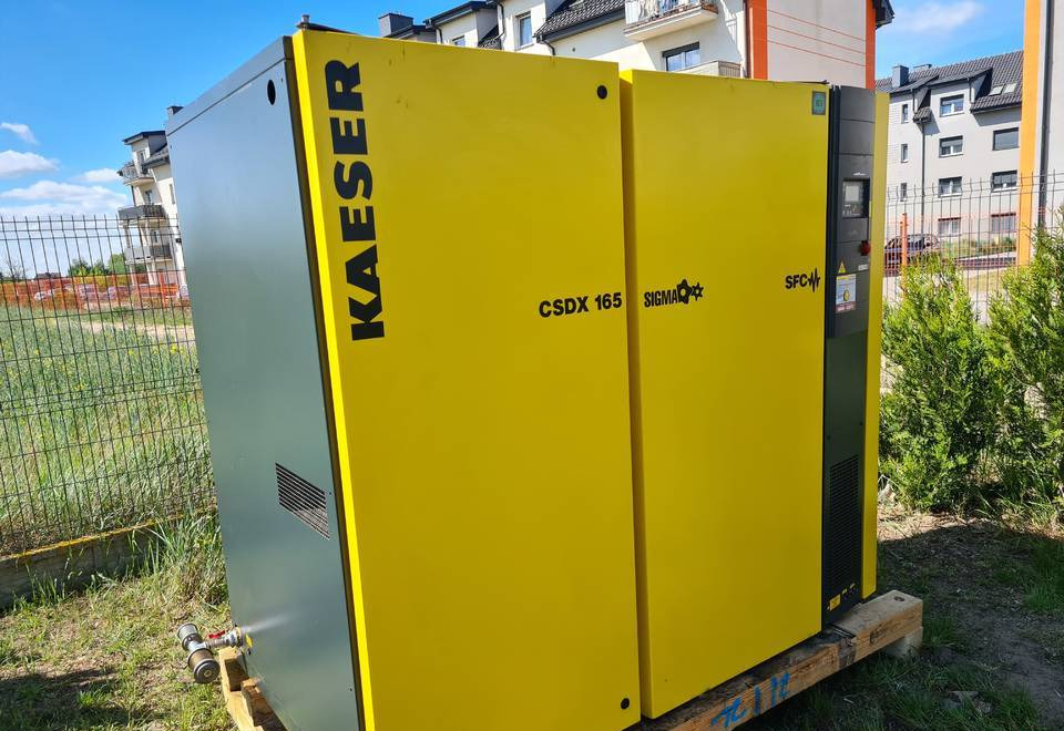 KOMPRESOR ŚRUBOWY KAESER CSDX165 SFC 90Kw, 2012r - Légkompresszor: 1 kép. KOMPRESOR ŚRUBOWY KAESER CSDX165 SFC 90Kw, 2012r - Légkompresszor: 1 kép.