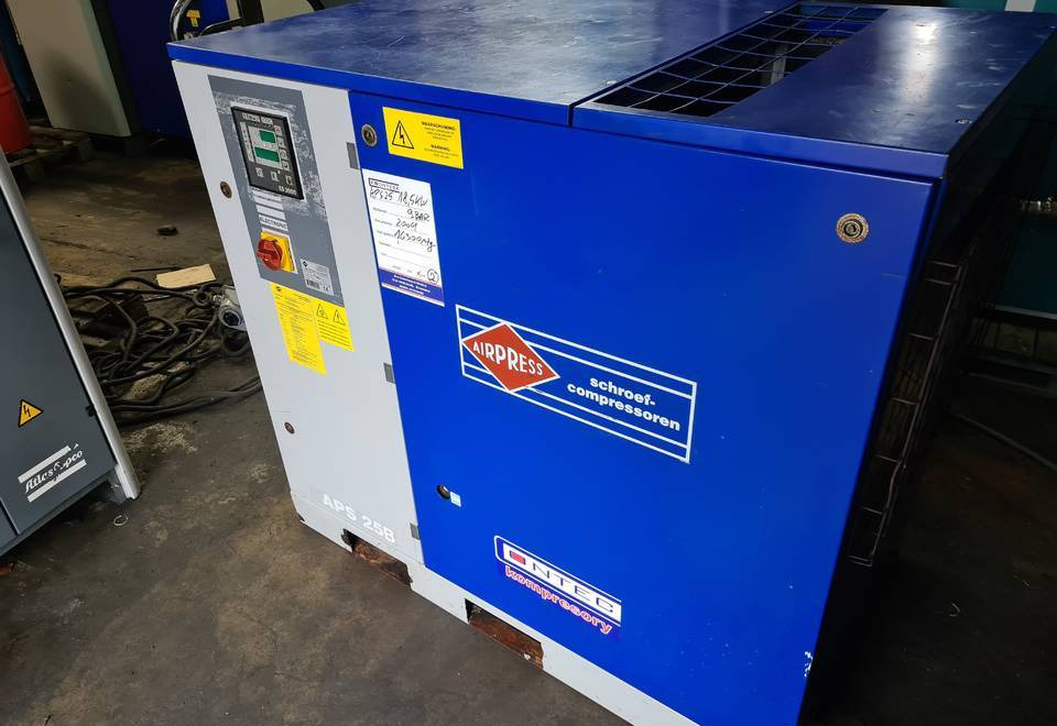 Kompresor śrubowy AIRPRESS APS 25, 18,5 kw, (2) - Légkompresszor: 2 kép. Kompresor śrubowy AIRPRESS APS 25, 18,5 kw, (2) - Légkompresszor: 2 kép.
