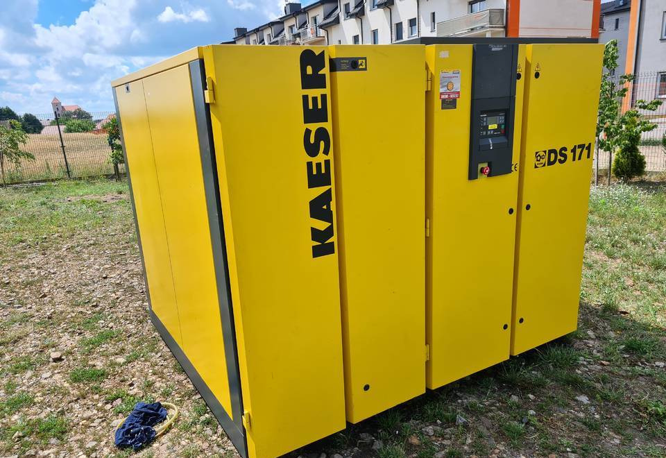 Kompresor śrubowy KAESER DS 171 90 kw - Légkompresszor: 3 kép. Kompresor śrubowy KAESER DS 171 90 kw - Légkompresszor: 3 kép.