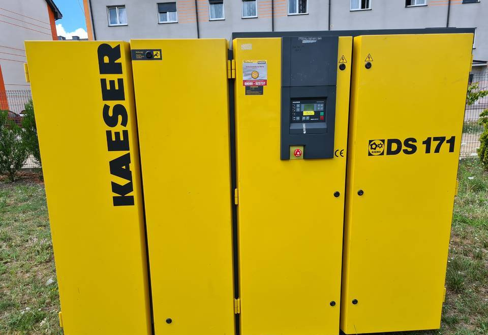 Kompresor śrubowy KAESER DS 171 90 kw - Légkompresszor: 2 kép. Kompresor śrubowy KAESER DS 171 90 kw - Légkompresszor: 2 kép.