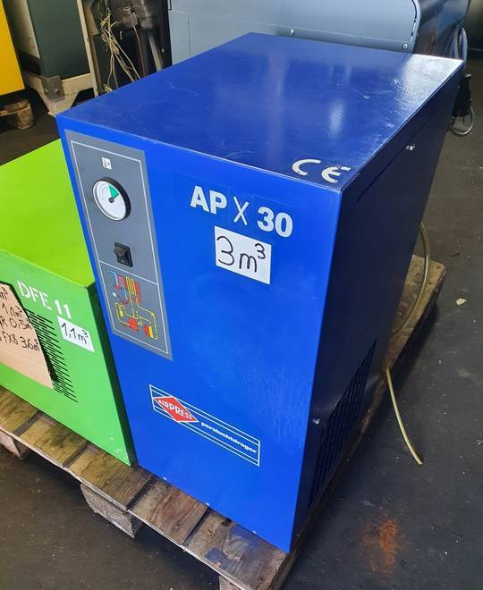 OSUSZACZ ZIĘBNICZY AIRPRESS APX 30, 3m3/min - Légkompresszor: 1 kép. OSUSZACZ ZIĘBNICZY AIRPRESS APX 30, 3m3/min - Légkompresszor: 1 kép.