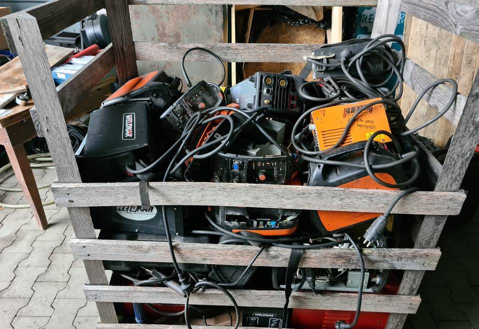 Spawarki invertorowe, używane, uszkodzone - Hegesztőberendezés: 4 kép. Spawarki invertorowe, używane, uszkodzone - Hegesztőberendezés: 4 kép.