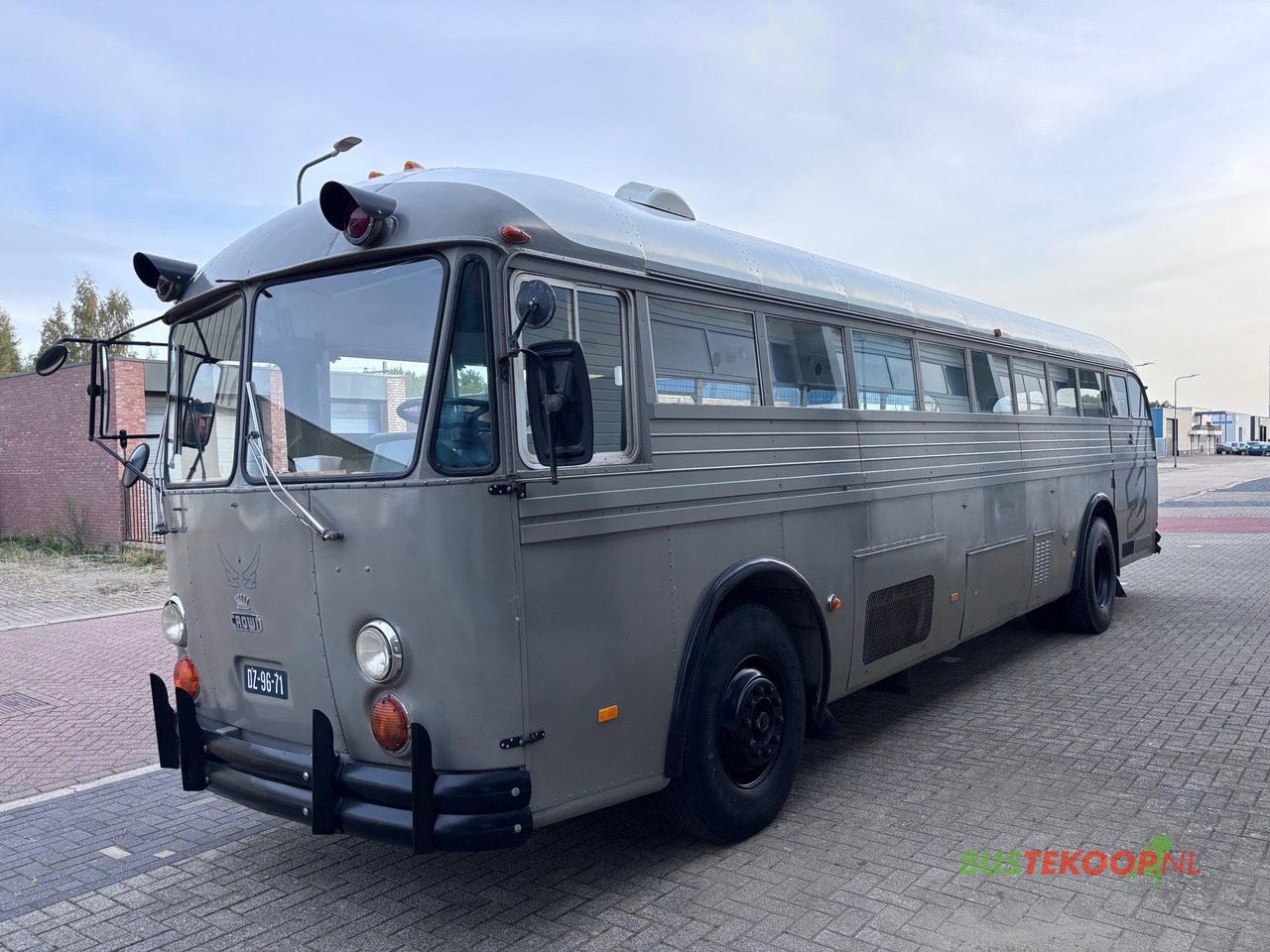 CROWN Oldtimer / Jurybus / Camper 1969 - Busz: 3 kép. CROWN Oldtimer / Jurybus / Camper 1969 - Busz: 3 kép.