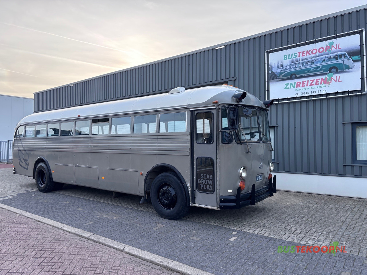 CROWN Oldtimer / Jurybus / Camper 1969 - Busz: 1 kép. CROWN Oldtimer / Jurybus / Camper 1969 - Busz: 1 kép.