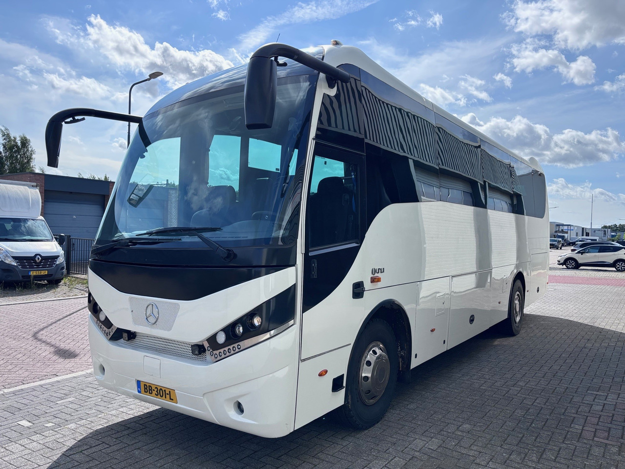 Mercedes ATEGO 1530 Touring GT / UNVI - Távolsági busz: 3 kép. Mercedes ATEGO 1530 Touring GT / UNVI - Távolsági busz: 3 kép.