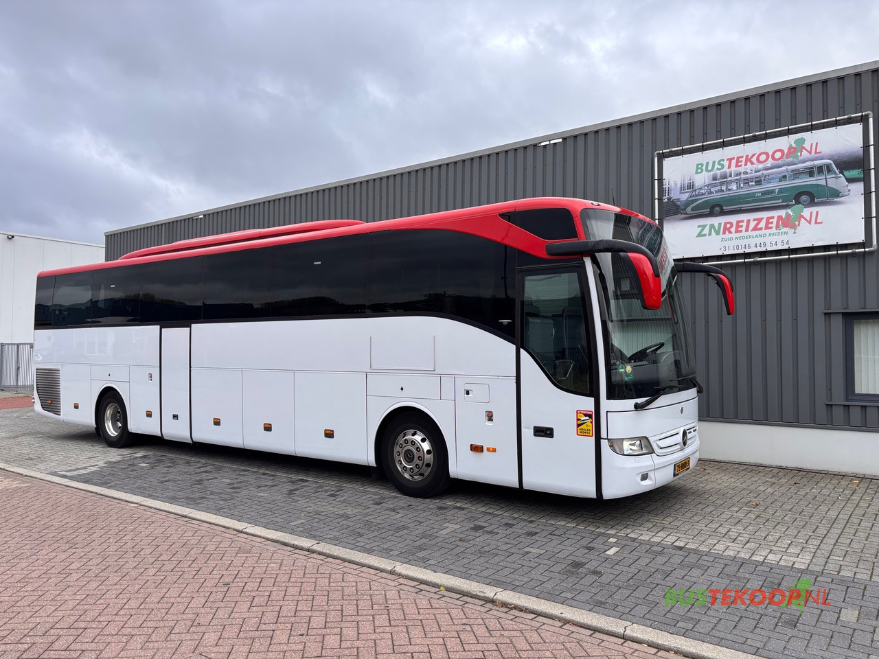 Mercedes TOURISMO RHD-M/2A - Távolsági busz: 1 kép. Mercedes TOURISMO RHD-M/2A - Távolsági busz: 1 kép.