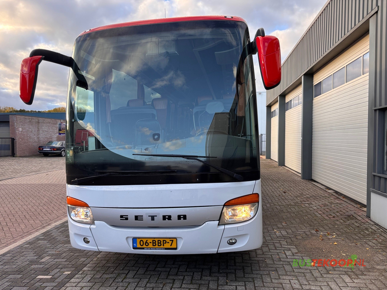 SETRA S 415GT-HD - Távolsági busz: 2 kép. SETRA S 415GT-HD - Távolsági busz: 2 kép.