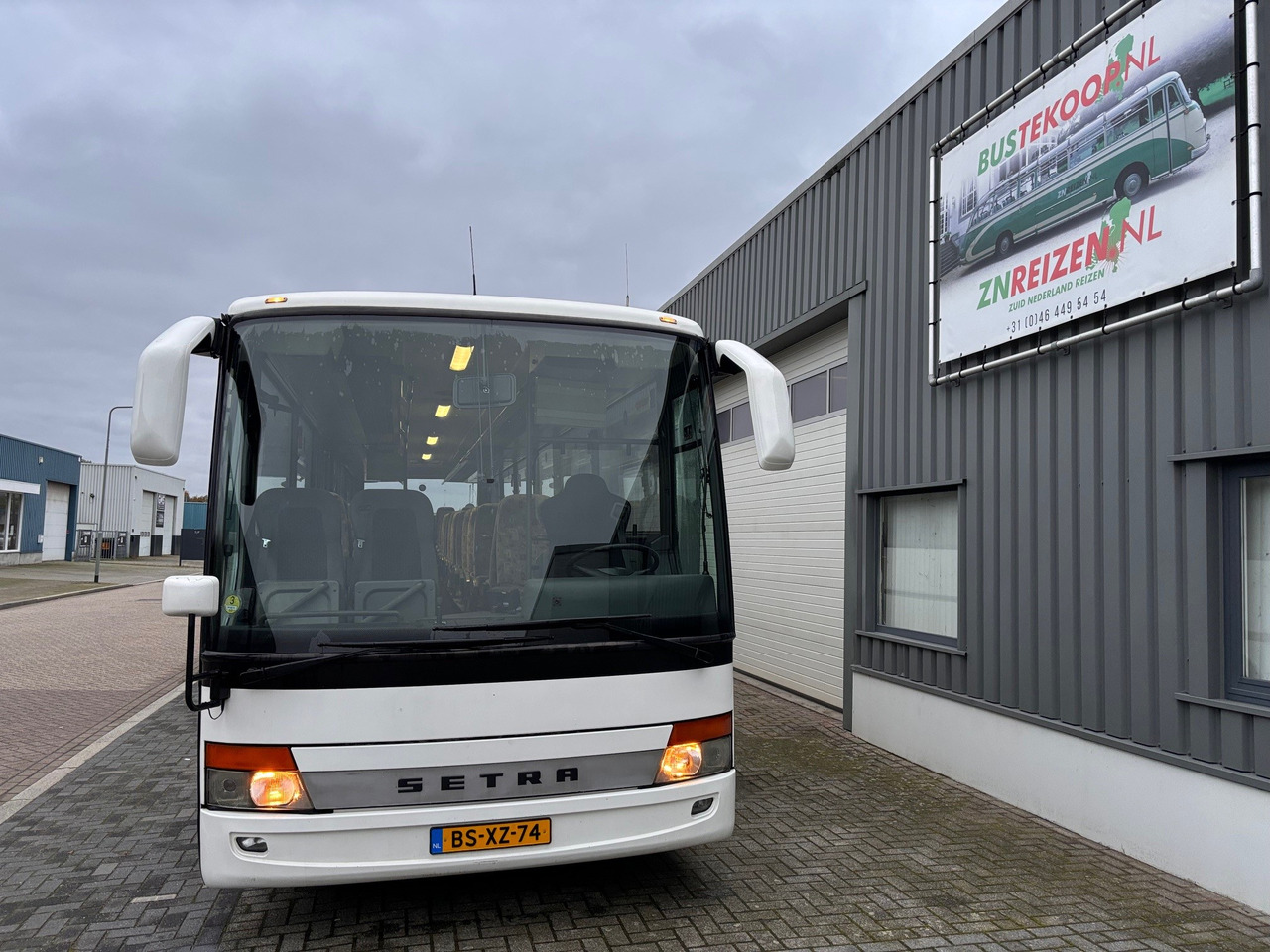 SETRA S317UL met 63 pl. en airconditioning S317GT - Távolsági busz: 2 kép. SETRA S317UL met 63 pl. en airconditioning S317GT - Távolsági busz: 2 kép.